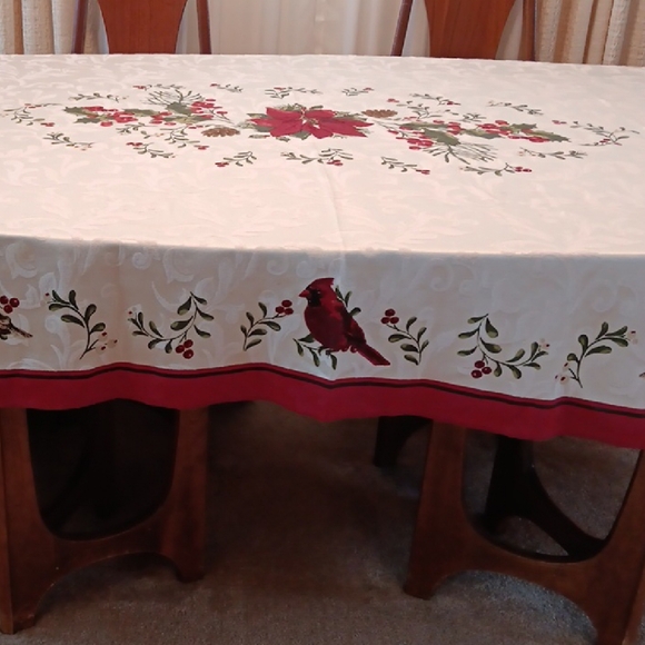 Better Homes And Gardens Red and WhiteTable Linens - Picture 1 of 6
